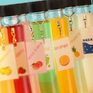 ワインはイタリア産を中心にさまざまな銘柄を用意。また、赤白の自家製サングリアベースに10種類のジュースで、計20種類の組み合わせが選べるサングリアにも注目です。