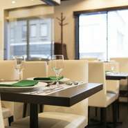 結婚記念日などにはディナコース＆ワインでゆったりと。普段のデートならアラカルト料理とお好みのワインを楽しむひとときはいかがでしょう。