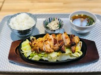 ひなどりもも鉄板定食