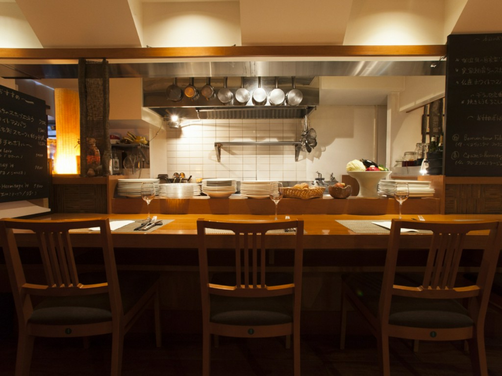 普段使いから記念日のディナーまで、自在に使えるおしゃれな空間