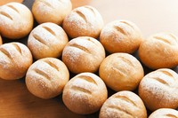 北海道産キタノカオリ小麦を使用し長時間発酵にて焼き上げたパン。