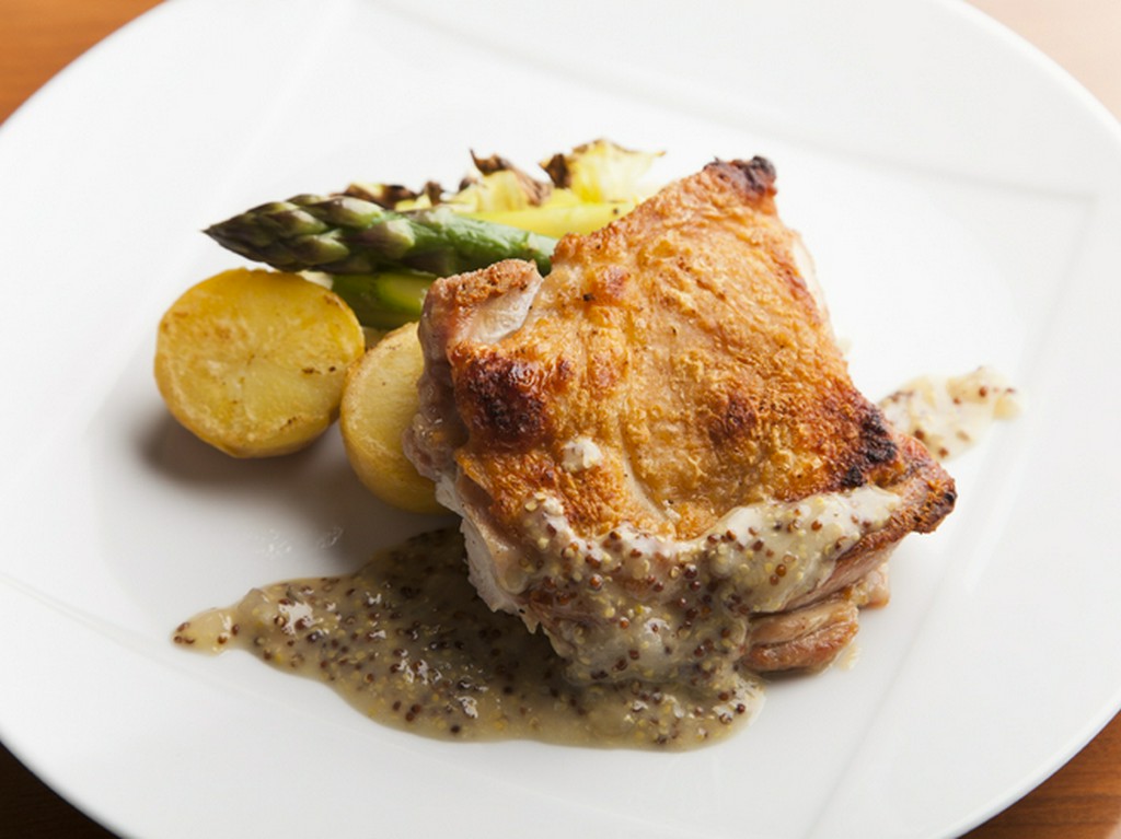 『菜彩鶏モモ肉のソテー　粒マスタードソース』