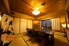 15時～の2部からの顔合わせパック限定でスパークリングワイン1本とお祝いの一品をサービス致します。