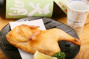 ジューシーな肉汁が楽しめる『若鶏半身焼き』