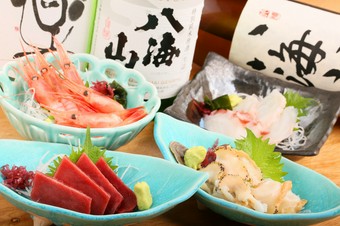 お食事を楽しみたい方にコース料理3300円からご予算に応じて承ります

また飲み放題コースは4400円～