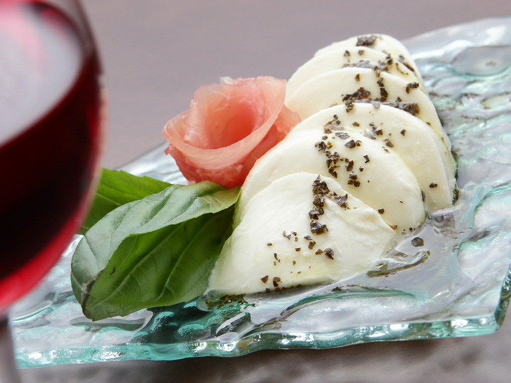 チーズ本来のおいしさを存分に堪能『自家製モッツァレラチーズ』