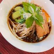 やっと完成🎵
モン・ドールがラーメン屋に挑戦🍜
しお、しょうゆ、みそ、坦々麺、餃子
癖になる味に仕上がり 早く皆様に食べていただきたく
ランチタイムを復活させました(▰╹◡╹▰)
もちろん、チャーシューも手作り(*^_^*)
厚切りです😆
火曜日、日曜日が定休日ですが、ランチタイムだけ火曜日以外営業しております🍜🍛🍝
御来店お待ちしております🎵