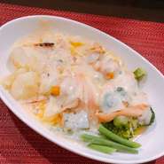 (温野菜、ウインナー、バケット付)で950円
花畑牧場のチーズです。

パスタやデミオムライスにも花畑牧場のチーズをかけてお召し上がりください。