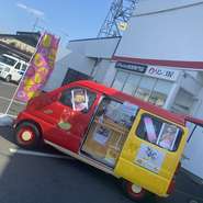 群馬県初
ダイニングモン・ドールが 麺バーガーを作りました🥰
店でも食べられますが、麺バーガーやタンドリーチキン、キーマカレー、ポテト、BIG唐揚げ、ラーメンを 皆様に食べていただきたく群馬県内でキッチンカーを出店させて頂いております☺️
3月は太田市タカラデンキ様駐車場 毎週土、日曜日
         渋川市ガレージGTM様駐車場 毎週水曜日
見かけたら是非、声をかけて下さい🙂🎵