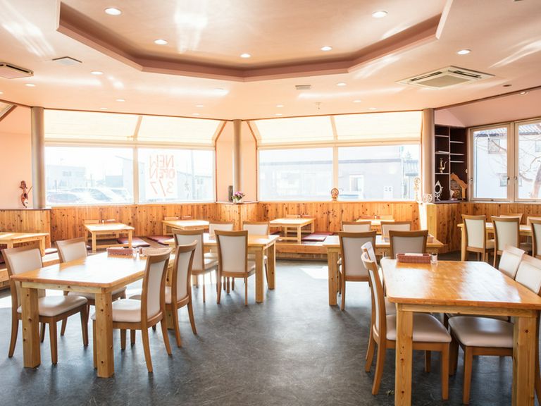 デートにも使いたい、ドーム型のスタイリッシュなお店