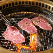 上質なお肉の味をさらに引き立てる自家製タレには、厳選に厳選を重ねたオイルとにんにくが配合されています。健康志向の高い方も敬遠せずに楽しめるオリジナルのタレに仕上がっています。