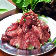 前沢牛もたっぷり盛り込まれた赤身肉の盛り合わせ。その重量300gとボリューム満点です。その日一番おいしい肉を厳選しているので、おいしい肉をたっぷり食べて下さい！1組１皿限定品です！