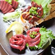 会津地方直送の馬肉。新鮮な美味しさを部位ごとに食べ比べ