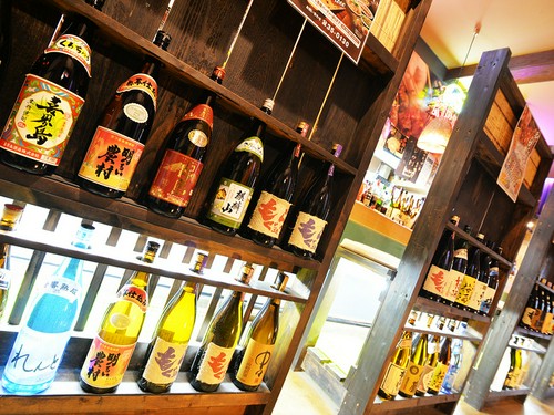 店主こだわりのお酒は、日本酒をはじめ焼酎、ビール、ワインまで