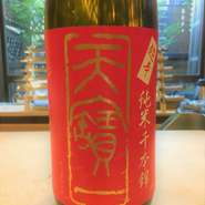 千本錦は（山田錦）と（中生新千本）を掛け合わせてできた広島オリジナルの新品種です。タンパク質の含有量は山田錦よりも低く、アミノ酸が低いために、すっきりした味わいになります。香り穏やかで超辛口です。