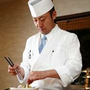 【日本料理　よしみつ】を立ち上げる際、多くの方にお世話になりました。その感謝の気持ちを少しでも還元できるよう、一品一品に心を込めて調理しております。