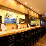 店内は落ち着きある和の空間になっているので、1人でゆっくり食事を楽しみたい人には特におすすめです。誰にも知られずに、ゆっくり仕事の疲れを癒したいときは、ぜひ足を運んでください。