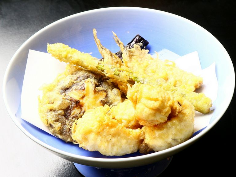 季節が楽しめる『天ぷらの盛り合わせ』