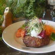 大根おろしとぽん酢醤油でジューシー＆サッパリの定番ハンバーグ。