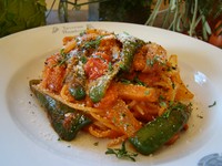 ケチャップとトマトソースのスパゲティー。懐かしさと安心感のある大人が大好きパスタ。