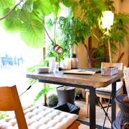 お子さま連れでのご利用はもちろん、機会があれば夫婦だけでのお食事デートにご利用いただければ幸いです。緑に囲まれた店内で、日ごろの疲れを癒し、リフレッシュする時間をお過ごしください。