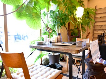 時には夫婦二人きりで、ゆっくりと食事デートを楽しんで