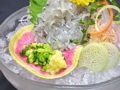 鮮魚と一緒に地酒を堪能