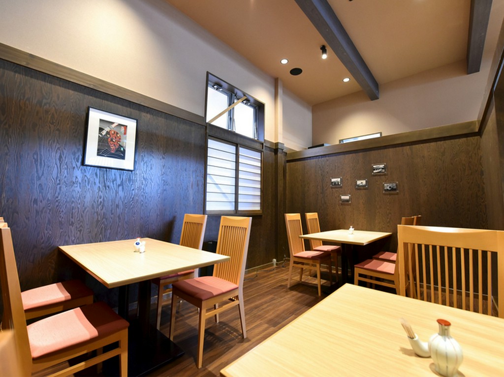 大切な人と美味しい料理を囲んで過ごす和やかな時間