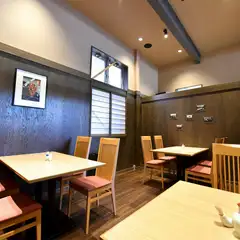 大切な人と美味しい料理を囲んで過ごす和やかな時間