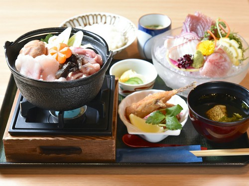 茨城の名産を鍋で満喫『あんこう鍋と刺身定食』