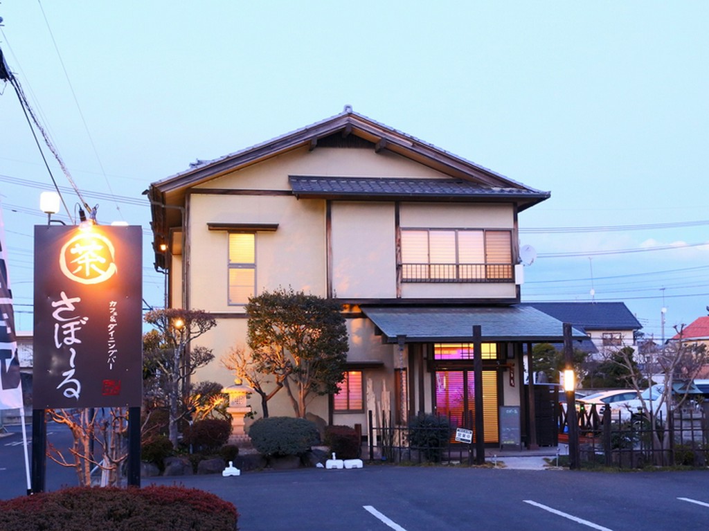 外観は、周囲に溶け込む和の一軒家