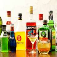 気軽に一人でふらりと立ち寄って一杯、本格カクテルが楽しめます。
貸切パーティーではカウンターで自由にカクテルをオーダーできるスタイルが好評です。