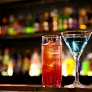 ディナータイムにはぜひ【さぼーる】自慢の種類豊富なカクテルをどうぞ。お一人お一人のゲストのため、特別な一杯をお作りします。