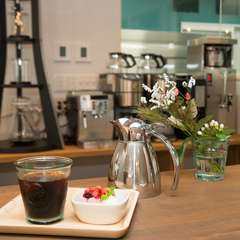 おいしいコーヒーとスイーツで優雅な午後のひとときを