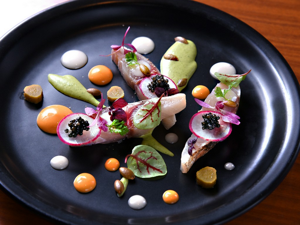 大分の魚の良いところをご紹介！『天然ハマチのあぶりハーブとトマトの香り』