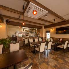 広々とした明るい店内。ベビーカーやお子様連れでも安心