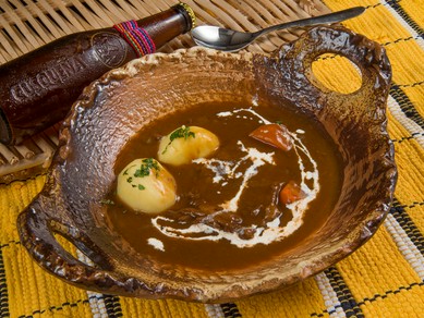 ごろっと入った柔らかな牛タンの食感が楽しい『牛タンシチューセット』