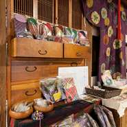 郷土料理はその土地によって味付けが違うものなので、その伝統を廃らせてはいけない。次の人達に伝えたいという思いが強いです。また震災に合った方々が作った手芸品も販売しているので、そちらも注目してください。