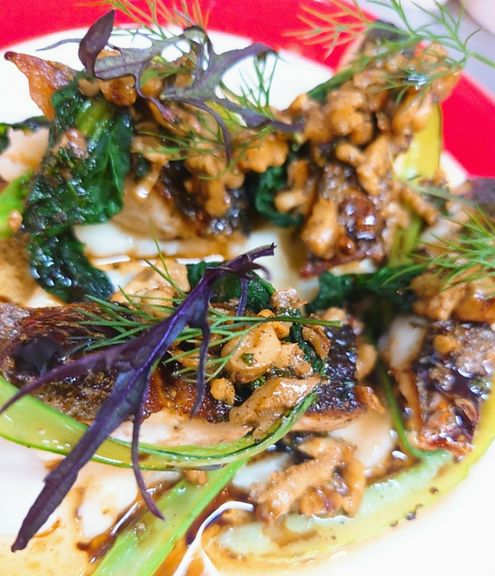 八戸産鮮魚のポワレ 胡桃とケッパーのブールノワゼット