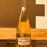 フランスのシャルドネを使用した白ワイン。
ミネラル感のある長い余韻のワインです。