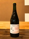 フランスのガメイ、メルローを使用した赤ワイン。
残糖と揮発酸の甘酸っぱさが軽快なワインです。