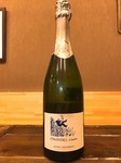 フランスのフォル・ブランシュ、ピノ・ノワールを使用したスパークリングワイン。
全体的にナチュラルさが強く、ふくよかな余韻を楽しめる味わいとなっているワインです。
