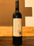 ポルトガルのカステラォンを使用した赤ワイン。
程よく心地の良い丸みを帯びたタンニンのあるフルボディ。バランスのよい構成のワインです。