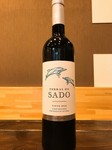 ポルトガルのアラゴネス、アフルロシェイル、シラー、アリカンテ・ブーシェを使用した赤ワイン。
若々しくリフレッシングな酸と控えめの甘さのバランスが非常に良い構成。余韻も楽しめるワインです。