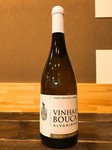 ポルトガルのアルヴァリーニョを使用した白ワイン。
複雑で、構成が良く、長くクリーンなフィニッシュ。味わえば味わうほど、そのリフレッシュでハーモニーある風味が楽しめるワインです。