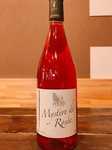 フランスのガメイを使用したロゼワイン。
軽快な口当たりで甘酸っぱい果実味がたっぷりと広がるワインです。