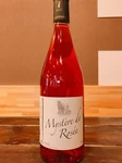 フランスのガメイを使用したロゼワイン。
軽快な口当たりで甘酸っぱい果実味がたっぷりと広がるワインです。