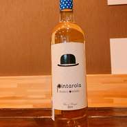 ポルトガルのアリント、シャルドネ、フェルナン ピレスを使用した白ワイン。
エレガントでフレッシュな仕上がりのワインです。