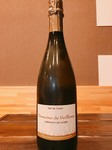 フランスのムニュピノ、シャルドネを使用したスパークリングワイン。
ふくよかでありながら硬質な酸と豊富なミネラルの旨味が口の中で柔らかく広がりすべての要素が複雑に絡み合うワインです。
