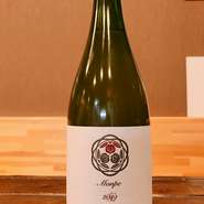 北海道のナイアガラを使用したスパークリングワイン。
北海道らしい酸がありますが、口当たりもまろやかなワインです。